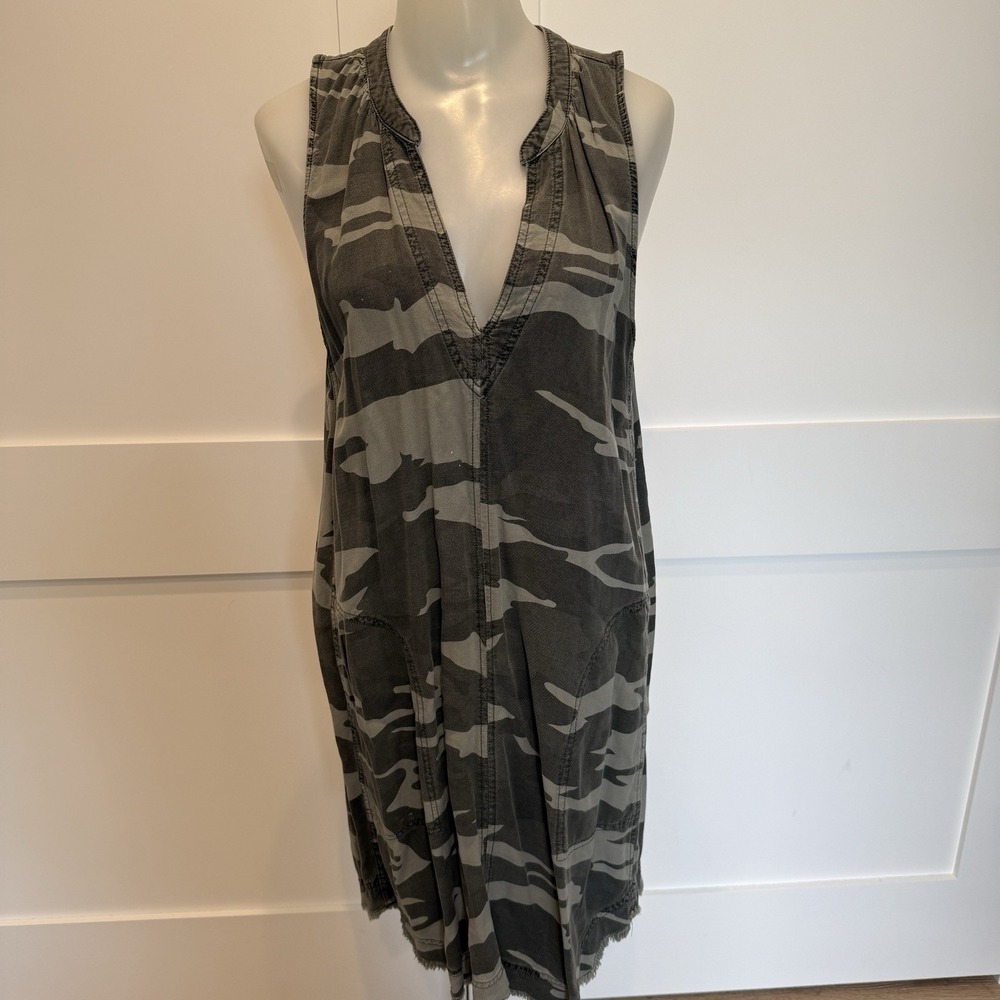 Splendid Gemma Dress Green Camo‎ Pattern Raw Hem Side Pockets Size Medium
